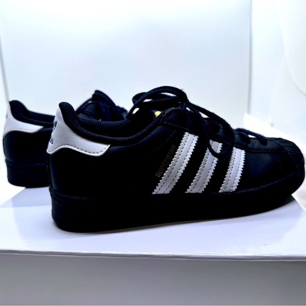 Adidas Kid’s Size 1 Classic Superstar sneaker. Excellent condition. Dress/Casual